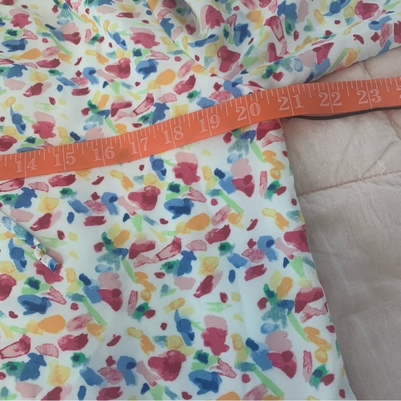 GIBSON size MP dress white background with colorful print tie at neck gorgeous - Picture 10 of 12